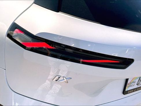 Used 2025 BMW iX xDrive50 image 31