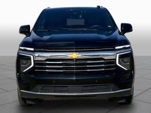 Used 2025 Chevrolet Suburban LT RWD image 4
