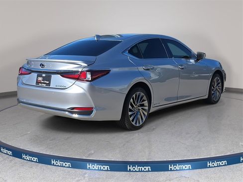 Used 2022 Lexus ES 300h Ultra Luxury image 4