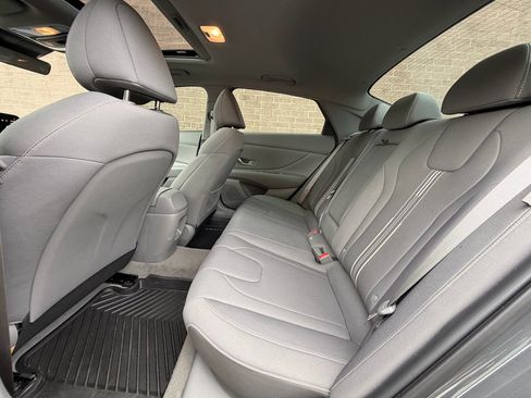 Used 2025 Hyundai Elantra SEL image 16