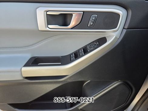 Used 2021 Ford Explorer XLT w/ Equipment Group 202A AWD/4WD image 33