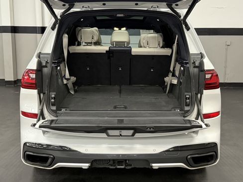 Used 2021 BMW X7 M50i w/ Dynamic Handling Package image 17