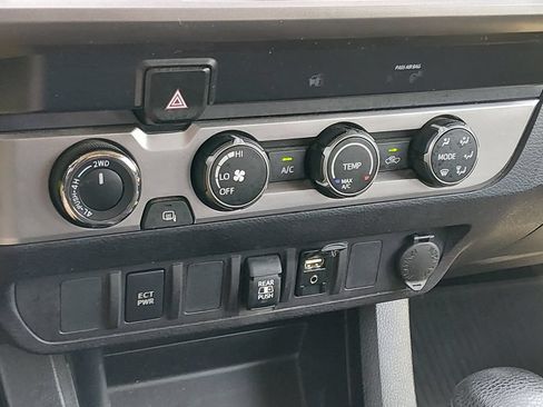 Used 2019 Toyota Tacoma SR5 AWD/4WD image 21