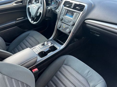 Used 2018 Ford Fusion SE image 15