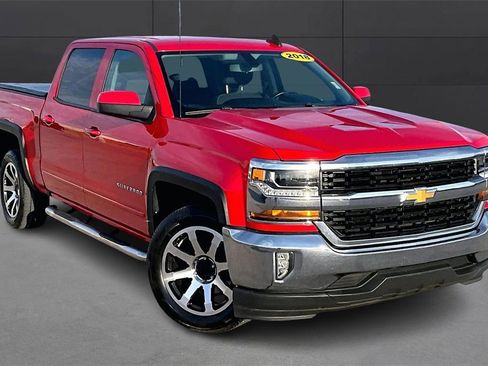 Used 2018 Chevrolet Silverado 1500 LT w/ LT Eassist Package image 11