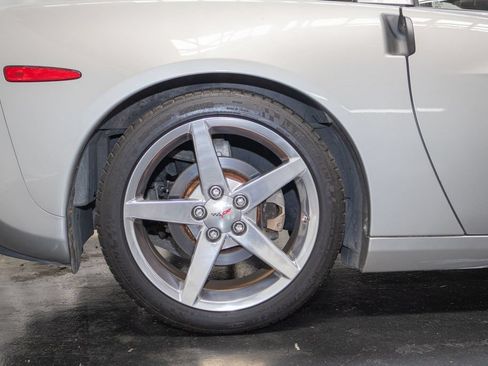 Used 2005 Chevrolet Corvette Coupe w/ Preferred Equipment Group RWD image 7