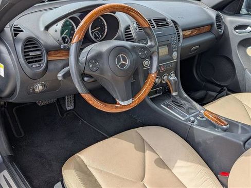 Used 2010 Mercedes-Benz SLK 300 image 9