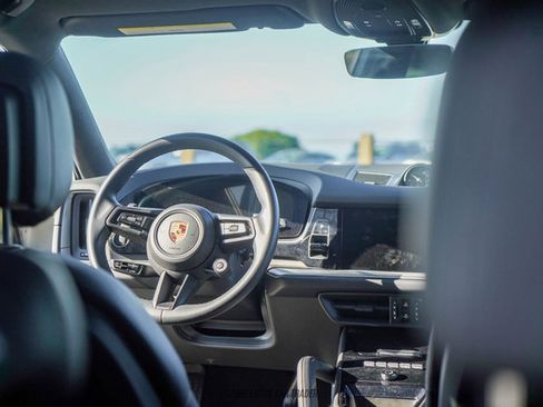Used 2024 Porsche Cayenne S image 64