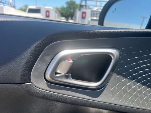 Used 2025 Kia Soul LX w/ LX Technology Package FWD image 12