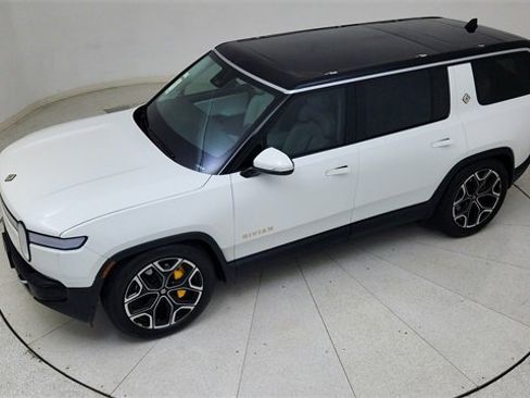 Used 2024 Rivian R1S Adventure image 81