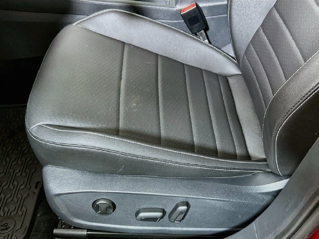 Certified 2023 Volkswagen Jetta SE w/ Panoramic Sunroof Package FWD image 19