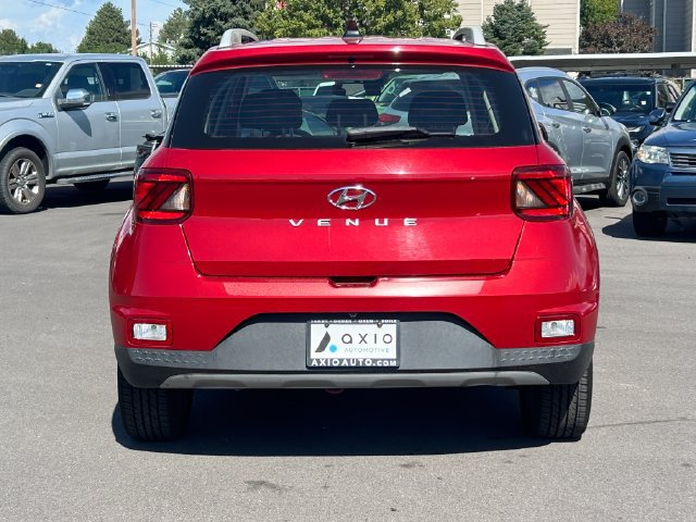 Used 2022 Hyundai Venue SEL FWD image 4