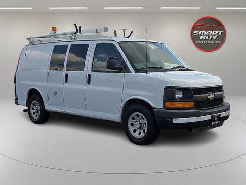 Used 2010 Chevrolet Express 1500 RWD image 4