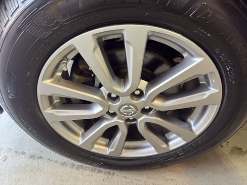 Used 2013 Nissan Pathfinder SL w/ Trailer Tow Pkg AWD/4WD image 33