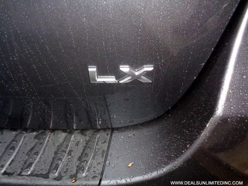 Used 2016 Kia Sedona LX w/ LX Essentials Premium Package image 6