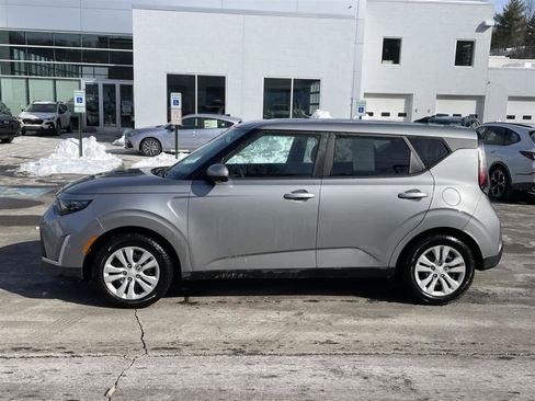 Used 2023 Kia Soul LX image 2