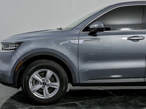 Used 2022 Kia Sorento LX AWD/4WD image 6