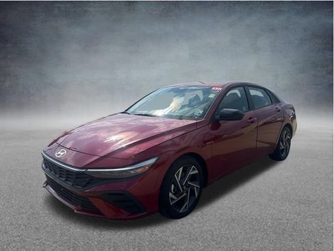 Used 2025 Hyundai Elantra Sport FWD image 3