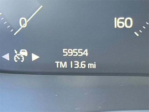 Used 2021 Volvo XC40 T4 Momentum image 28