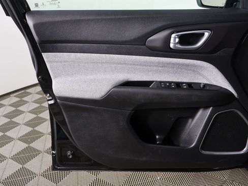 Used 2022 Jeep Compass Latitude image 19