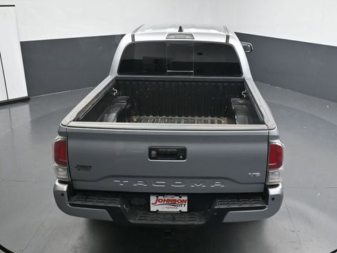 Used 2022 Toyota Tacoma TRD Off-Road w/ Technology Package AWD/4WD image 27