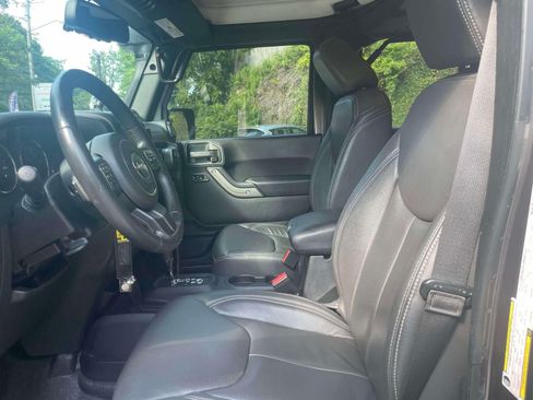 Used 2014 Jeep Wrangler Unlimited Sport w/ Quick Order Package 24S AWD/4WD image 14