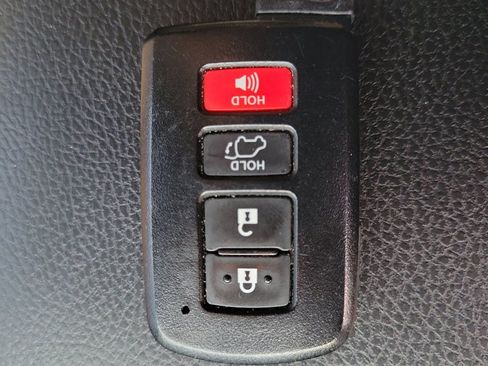 Used 2018 Toyota RAV4 XLE FWD image 34