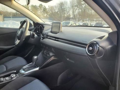 Used 2017 Toyota Yaris iA image 12