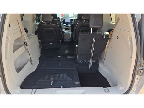 Used 2024 Chrysler Pacifica Touring-L FWD image 15