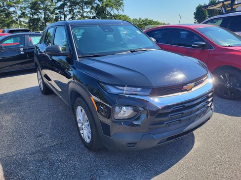 Used 2023 Chevrolet TrailBlazer LS FWD image 3