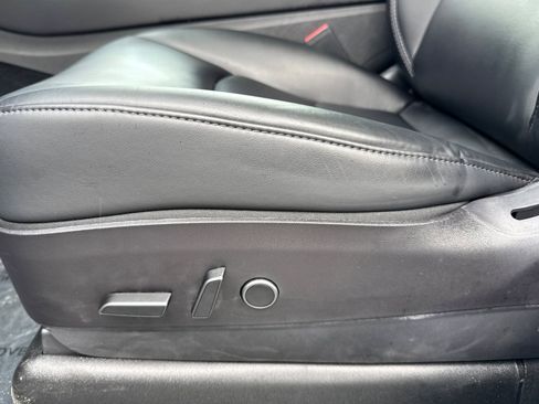 Used 2022 Tesla Model Y Long Range image 14