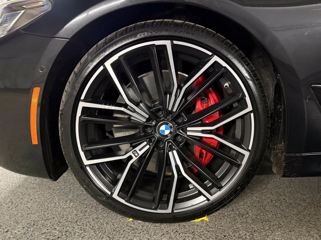 Used 2023 BMW M550i xDrive w/ Executive Package AWD/4WD image 17