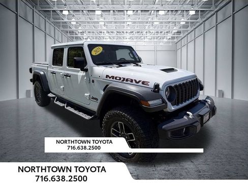 Used 2025 Jeep Gladiator Mojave w/ Safety Group AWD/4WD image 28