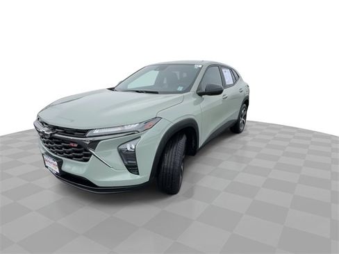 Certified 2024 Chevrolet Trax RS w/ Driver Confidence Package image 4