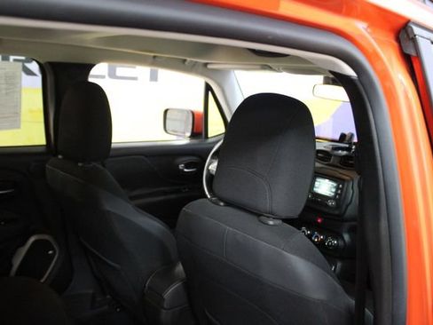 Used 2016 Jeep Renegade 75th Anniversary FWD image 10
