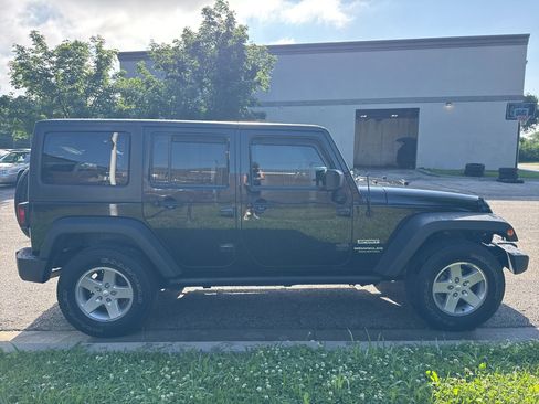 Used 2016 Jeep Wrangler Unlimited Sport w/ Quick Order Package 24S AWD/4WD image 4