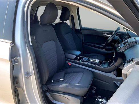 Used 2019 Ford Edge SE FWD image 9