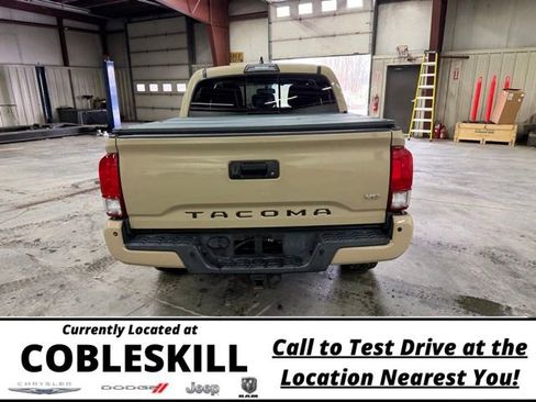 Used 2017 Toyota Tacoma 4x4 Double Cab image 5