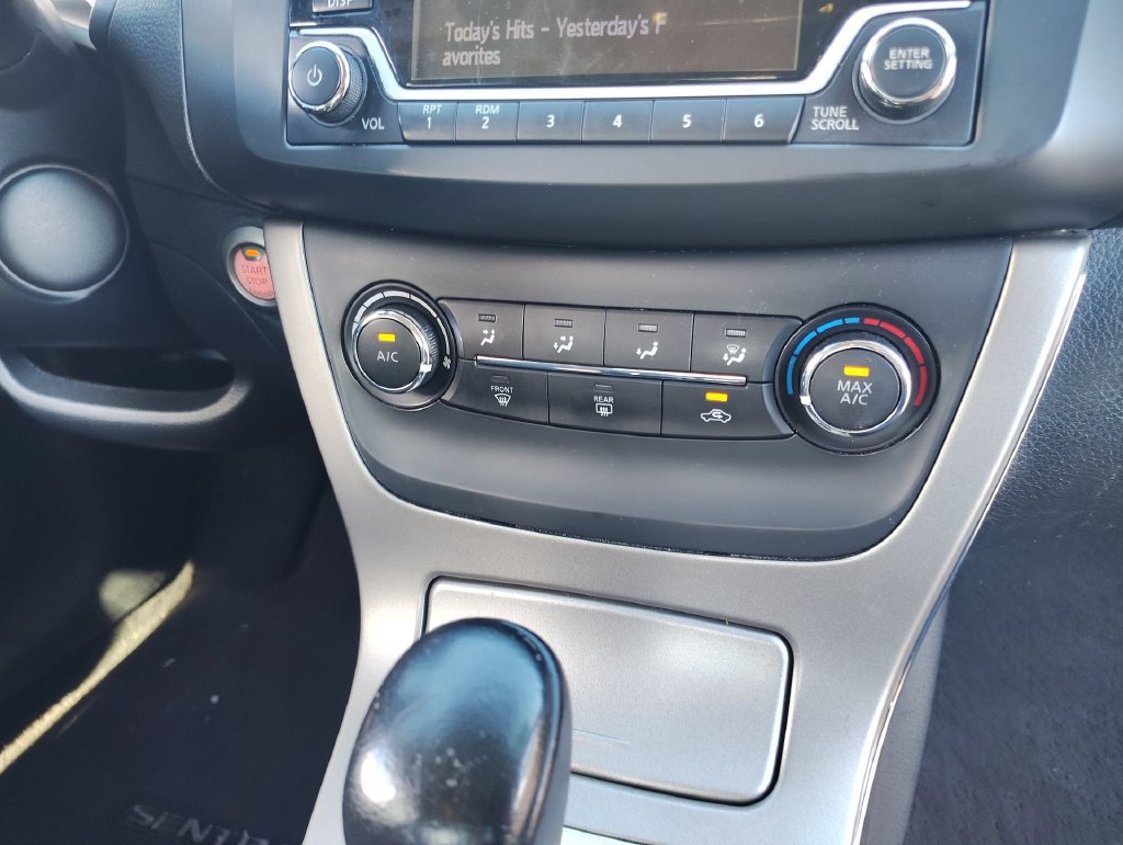 Used 2015 Nissan Sentra SV FWD image 25