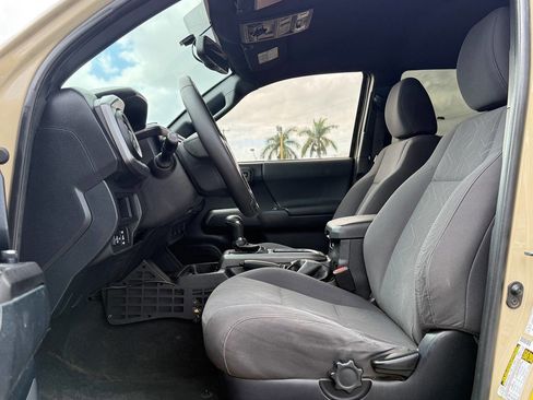 Used 2016 Toyota Tacoma TRD Off-Road w/ Towing Package image 15