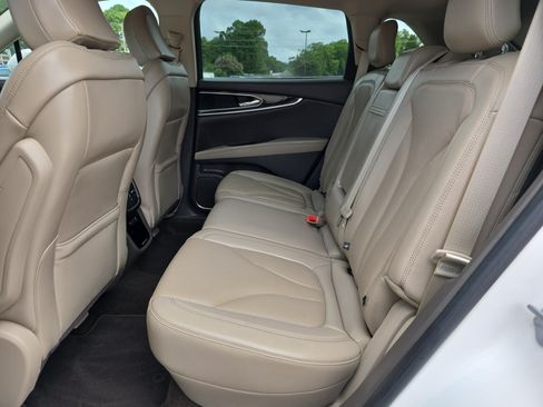 Used 2023 Lincoln Nautilus Reserve AWD/4WD image 11