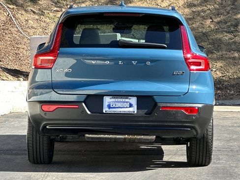 Certified 2023 Volvo XC40 B5 Plus image 5