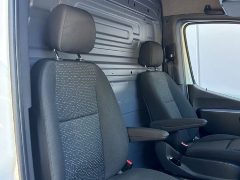 Used 2023 Mercedes-Benz Sprinter 2500 image 25