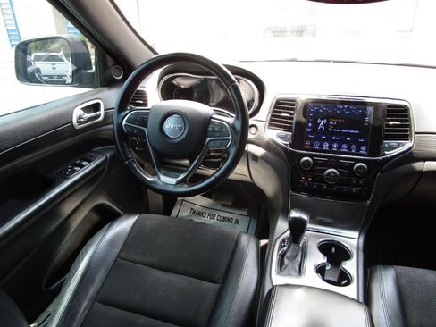 Used 2020 Jeep Grand Cherokee Altitude AWD/4WD image 9