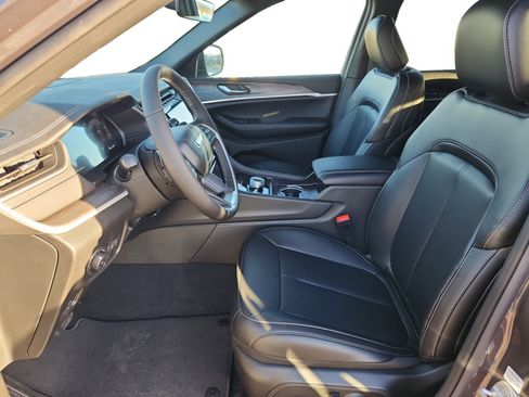 New 2025 Jeep Grand Cherokee Limited AWD/4WD image 9