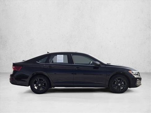 Used 2024 Volkswagen Jetta SE w/ Black Wheel Package image 4