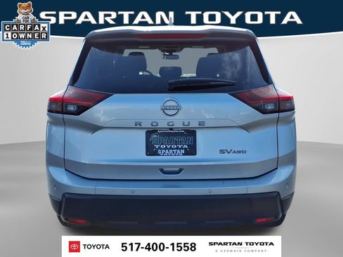 Used 2024 Nissan Rogue SV AWD/4WD image 8