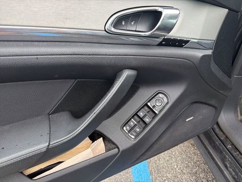 Used 2015 Porsche Panamera 4 image 32