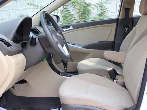 Used 2013 Hyundai Accent GLS image 11