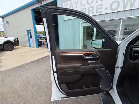 Used 2022 GMC Sierra 1500 Denali w/ Technology Package AWD/4WD image 9
